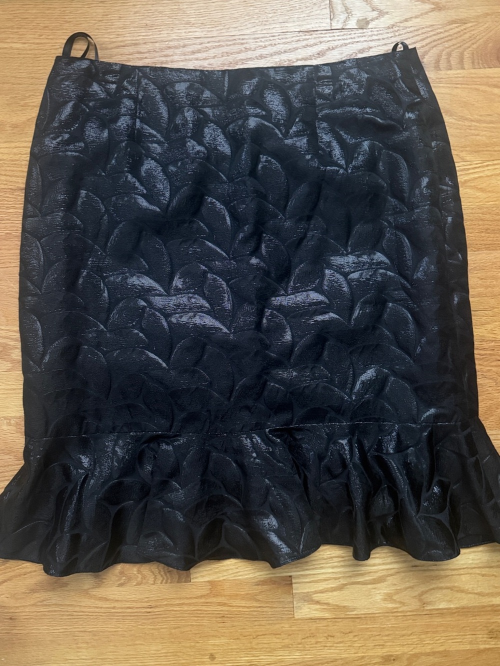 Elegant Black Textured Ruffle-Hem Pencil Skirt